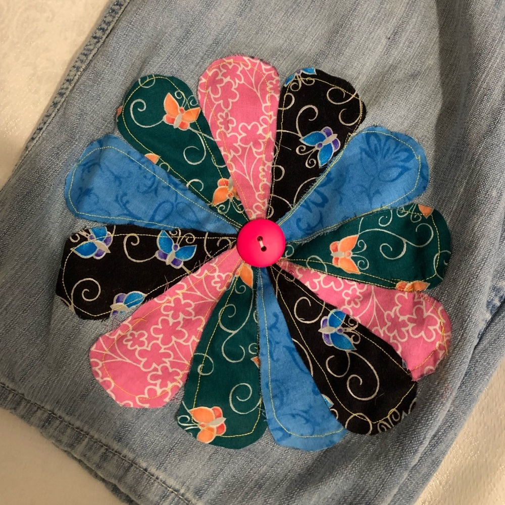 Vintage Up-Cycled Light Wash Women’s Capris Jeans with Patch Details - Picture 8 of 11